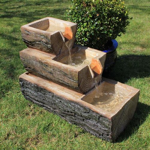 Fontana in legno da giardino