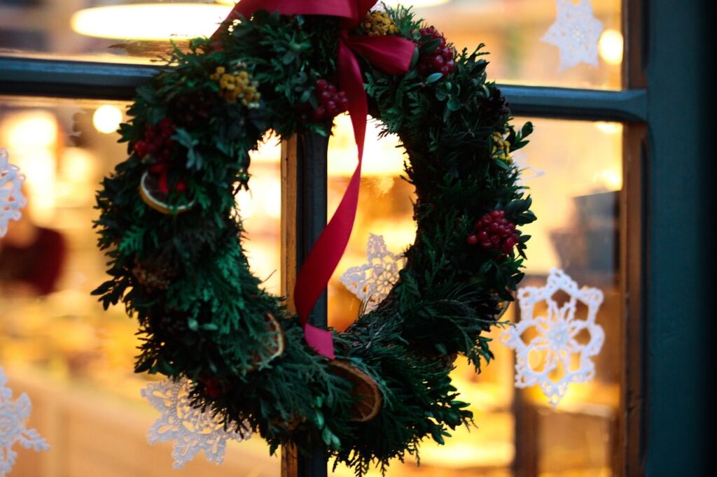 Ghirlanda di Natale: 25 idee per decorare casa