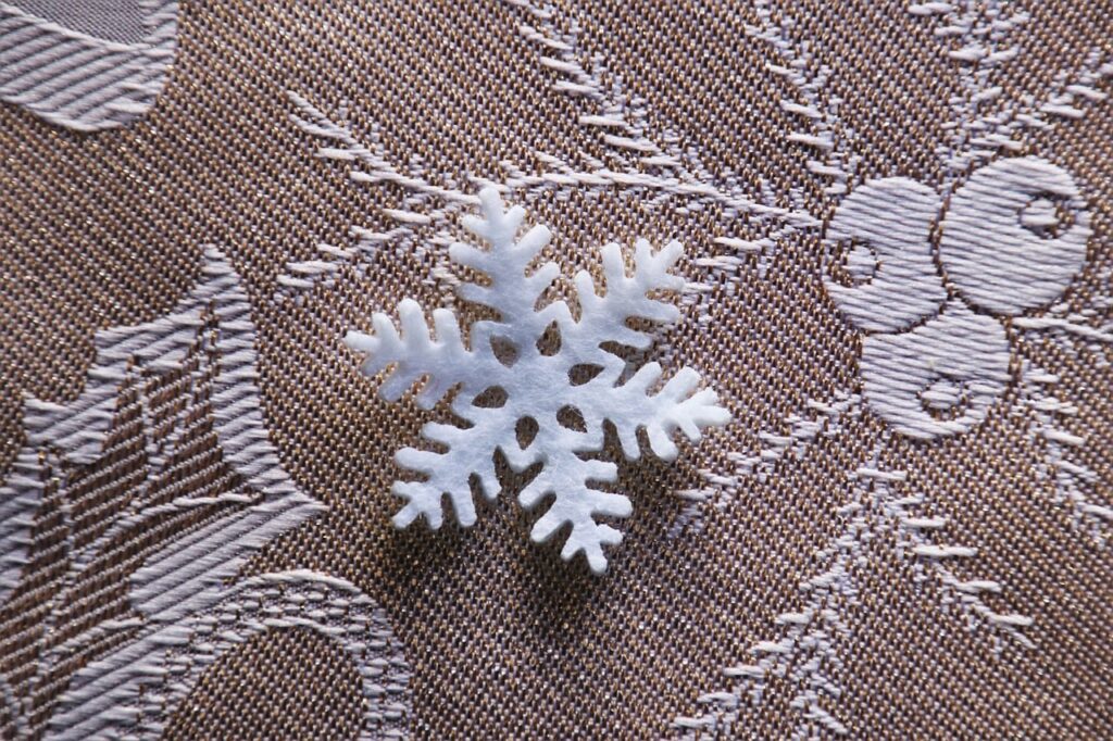 fiocco di neve: Addobbi in feltro fai da te per l'albero di Natale