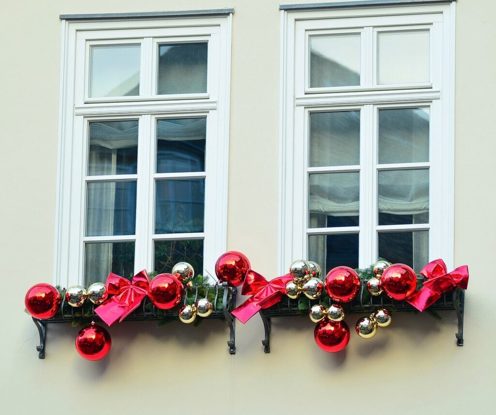 Addobbi per le finestre: 10 idee per Natale
