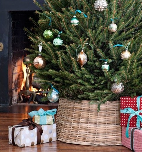 idee fai da te per decorare la base dell'albero di Natale