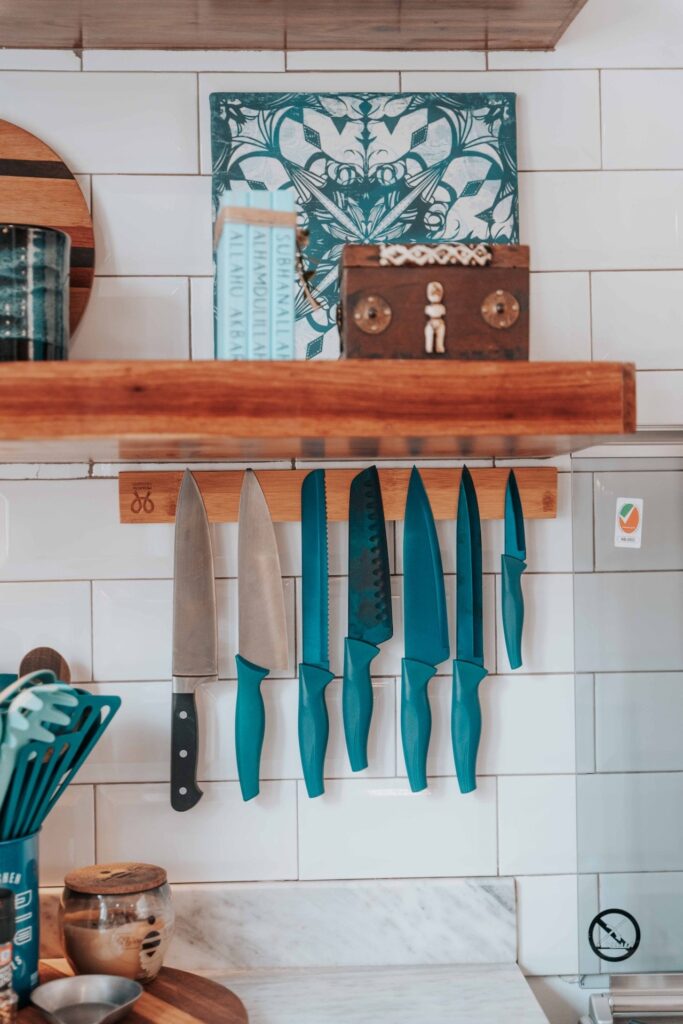 10 Modi geniali per risparmiare spazio in cucina