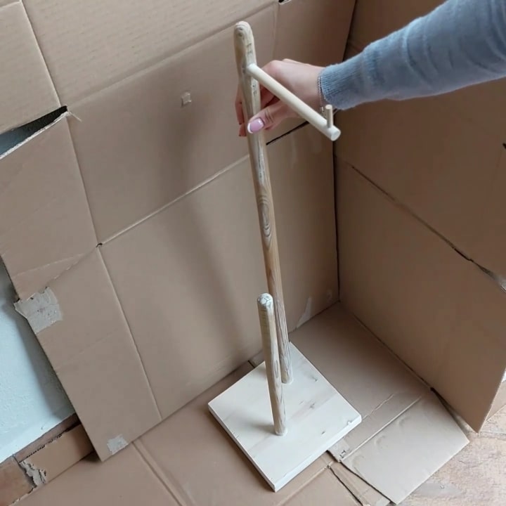 Come realizzare un porta rotolo di carta igienica fai da te con un vecchio bastone di scopa