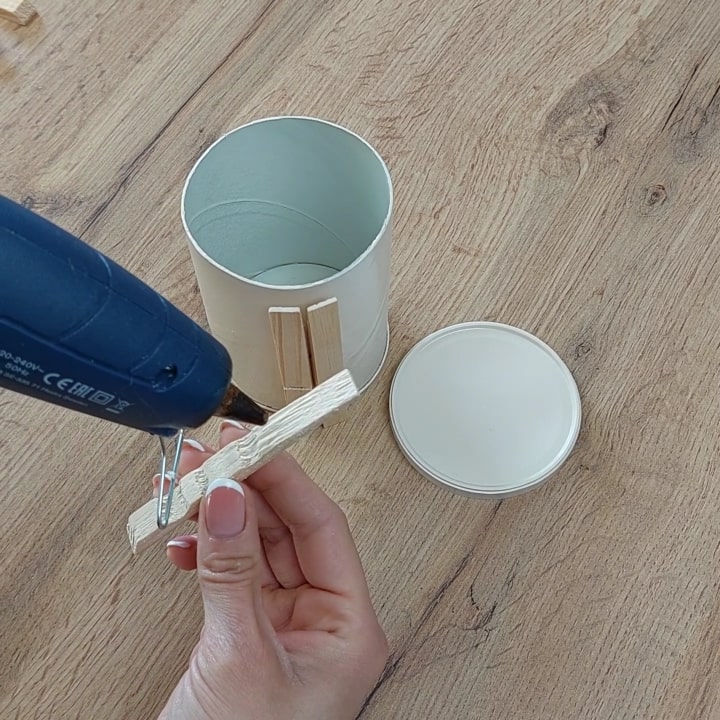 Come realizzare un porta cotton fioc fai da te con un tubo di patatine